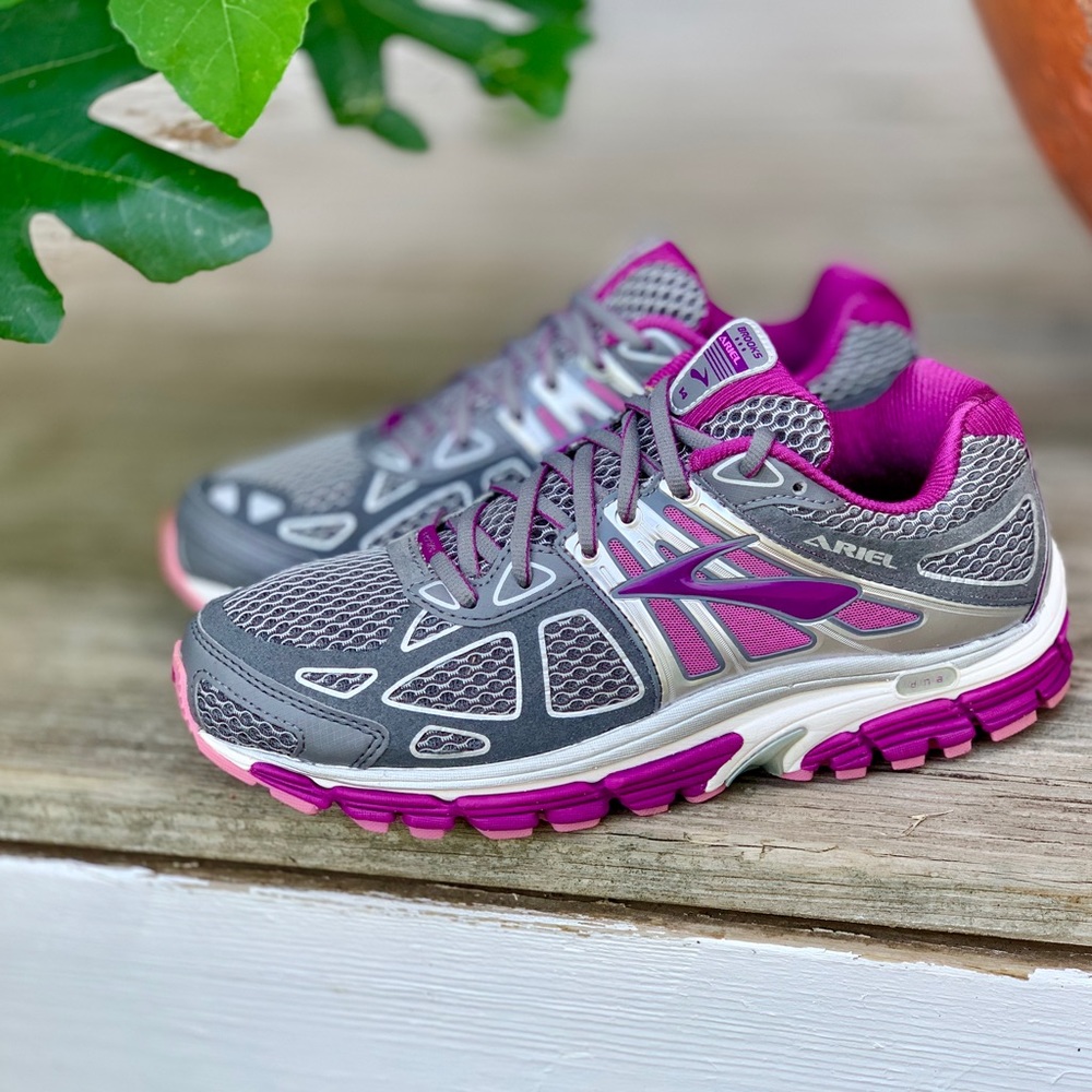 ββSOLDββ Brooks Running ππ½ββοΈ Shoe - Picture 3 of 5